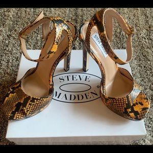 New Steve Madden Luv Platform Sanda Snake Prnt 8.5